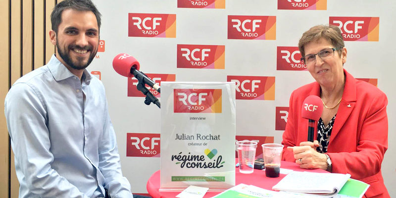 Photographie de l'interview radio de Julian Rochat par la journaliste Anne-Marie Vergnon de RCF