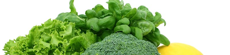 Détail d'une photographie de légumes verts crucifères, brocoli, épinard, aliments riches en fibres alimentaires