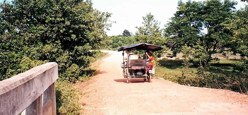 Photographie d'un snack ambulant en thaïlande (street food).