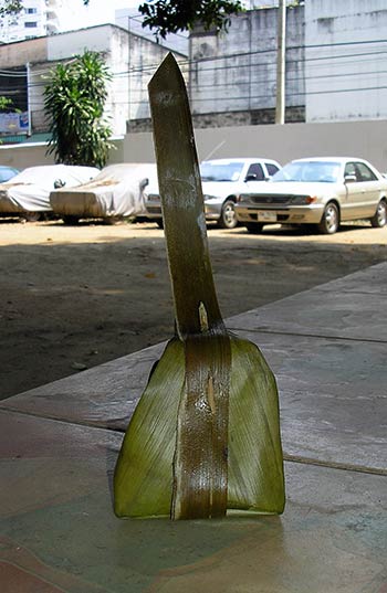 Dessert Thaï emballé dans une feuille de bananier — Thailande