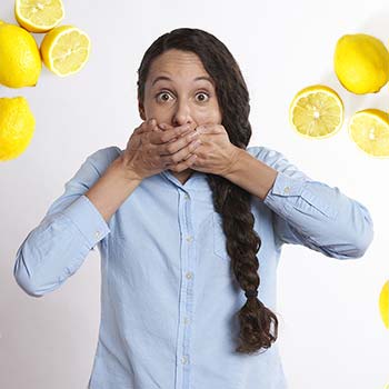 Les citrons congelés cachent-ils un secret bien caché derrière un complot mené par les laboratoires pharmaceutiques, les médias et les politiciens ?